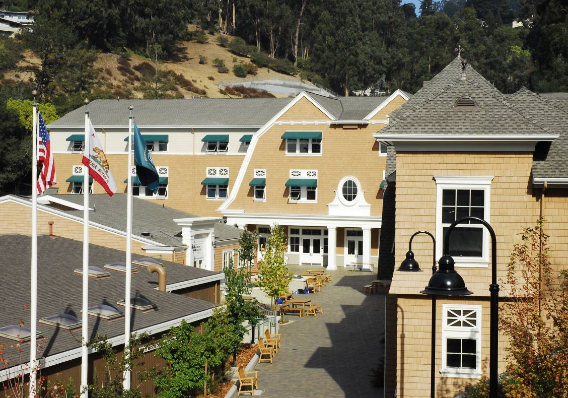 As part of the renovations of Head Royce School, a new 27,000 square foot upper school building was added that houses a cafe, science labs, staff offices and additional classrooms.  The steel/wood-framed structure is certified LEED for New Construction Gold.