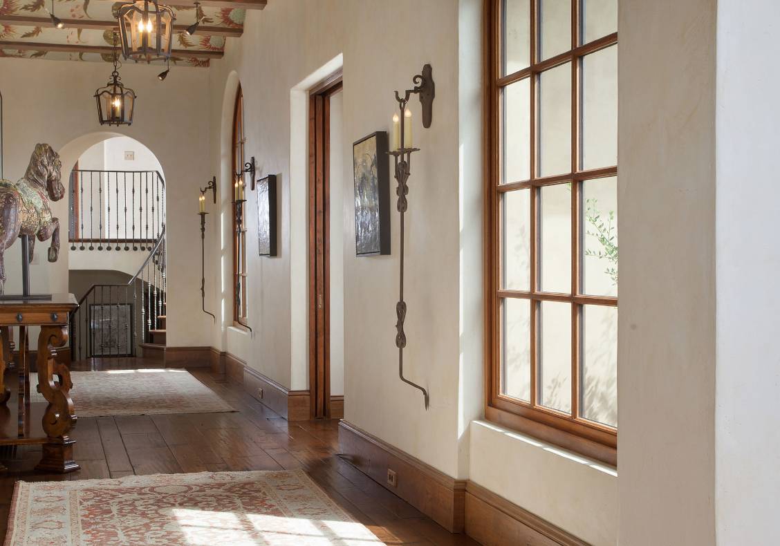 The interior of the main house further develops the connection to the site and evokes the history of its occupation.