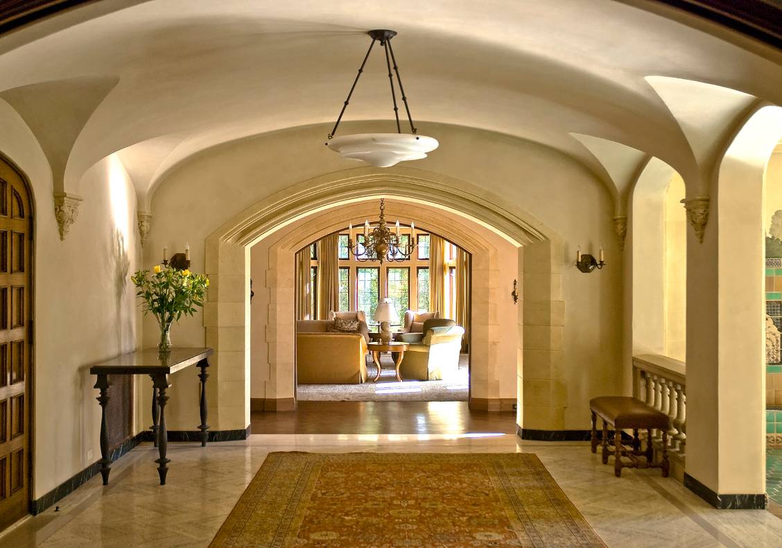 The restored solarium features graceful vaults and a beautiful mosaic fountain, offering peace and tranquility to anyone who decides to stop here for a moment of repose.